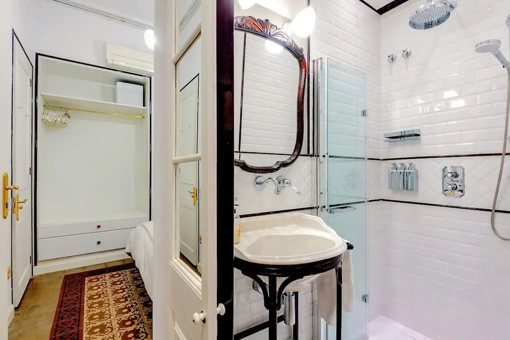Large Patio 4 Bedrooms 4 Bathrooms Of Which 3 En-Suite Barcelona Spain
